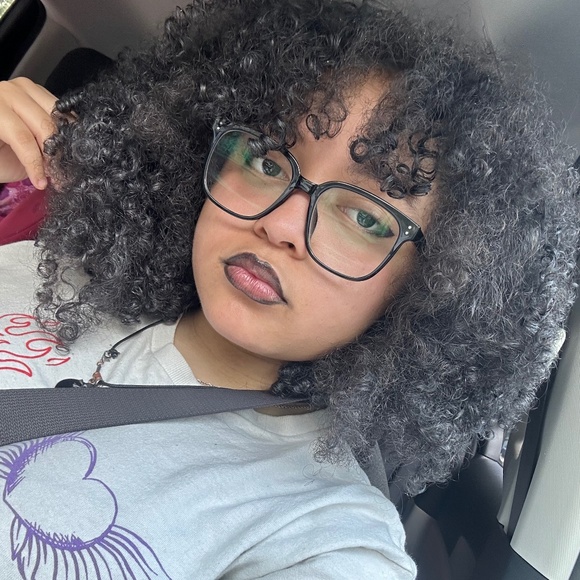 Meet your Posher, La'riyah - Picture 1 of 1